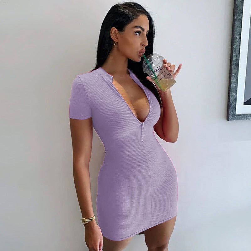Women's figure-hugging dress with zipper and short sleeves, size