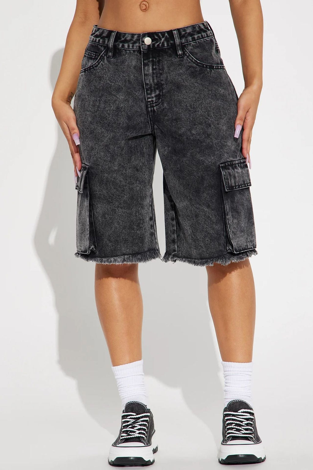 Damen Cargo-Shorts mit ausgefranstem Saum und praktischen Taschen GR