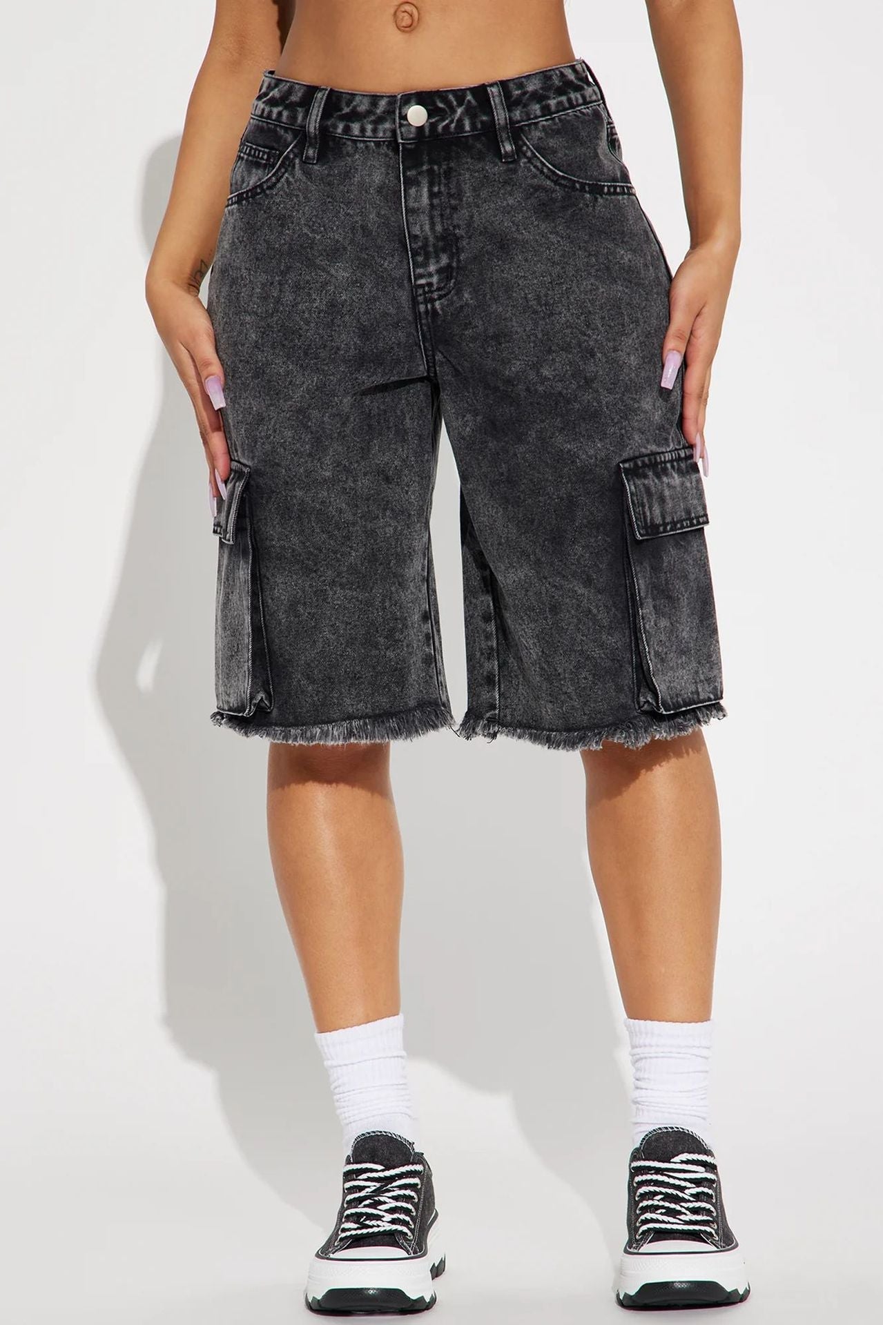 Damen Cargo-Shorts mit ausgefranstem Saum und praktischen Taschen GR