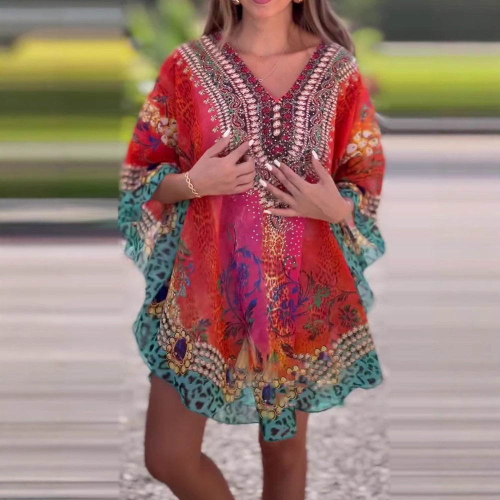 Damen Strandkleid im farbenfrohen Boho-Stil mit verspieltem Design und tiefem V-Ausschnitt GR