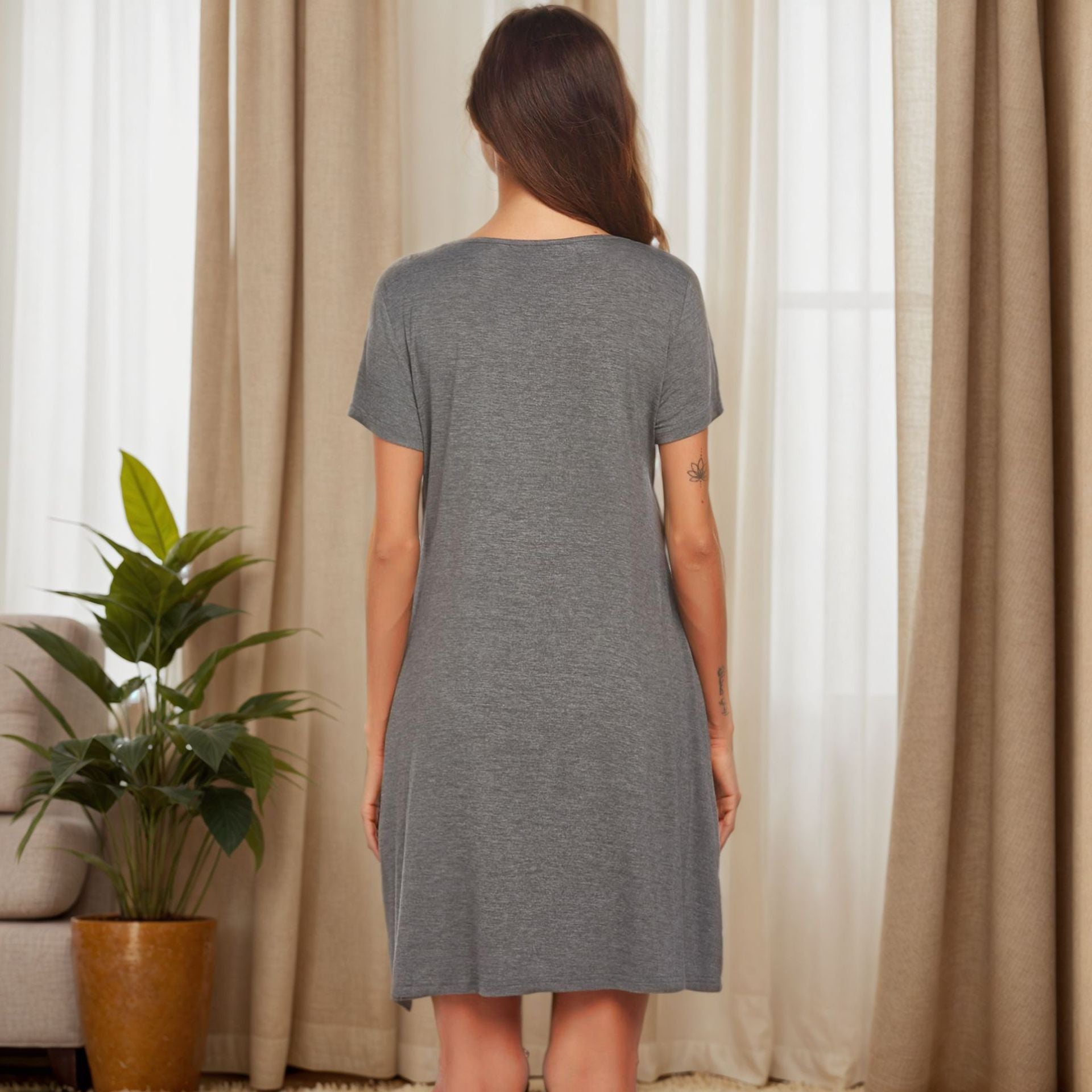 Women's nightgown with button details and relaxed fit, size