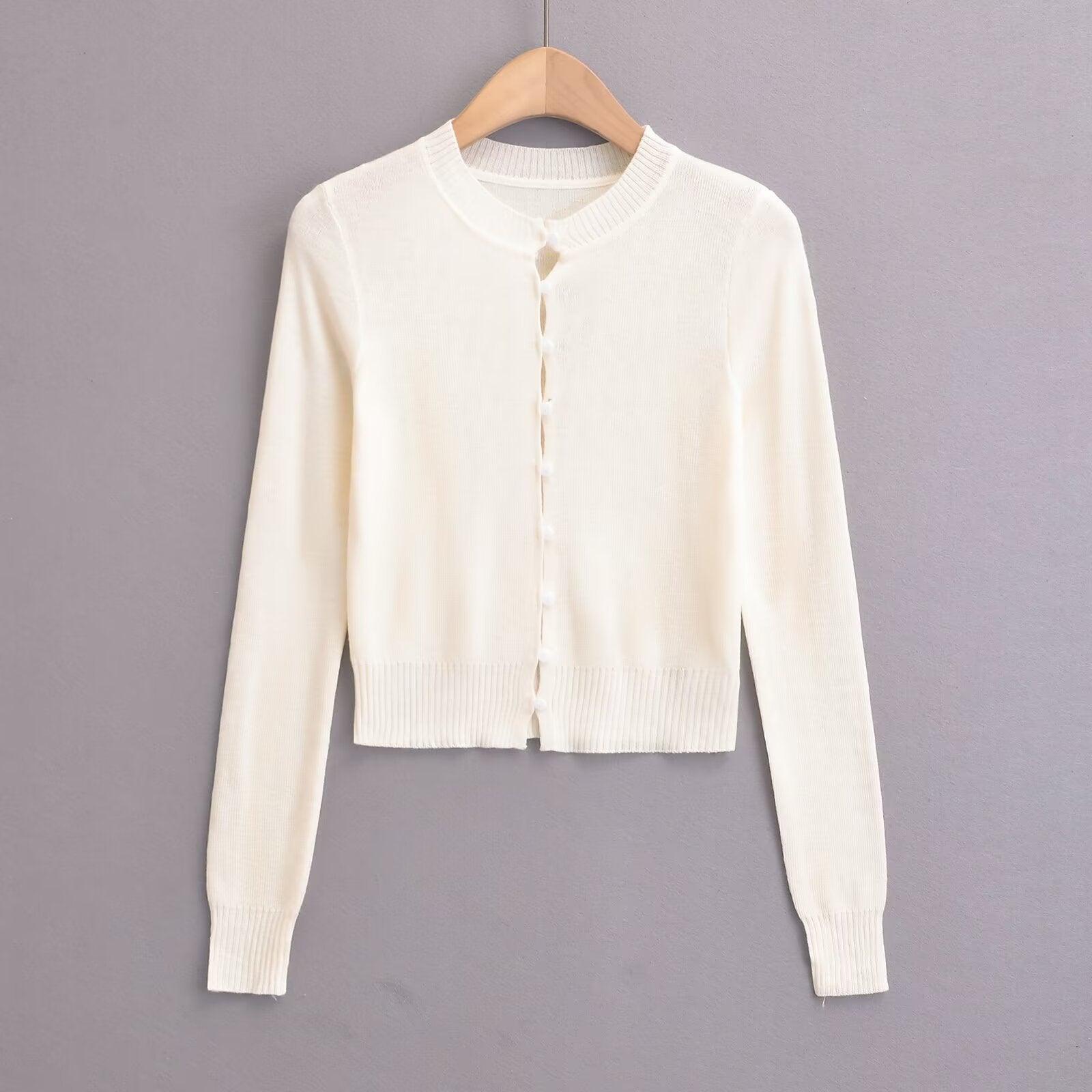 Damen Strickjacke mit modischem Rundhalsausschnitt und eleganter Knopfleiste GR
