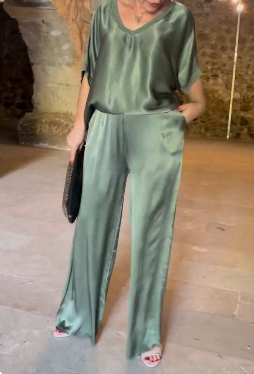 GR | Solid color, silky V-neck casual suit 
