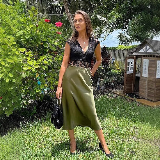 Women's elegant midi skirt in satin viscose with a flowing drape, size GR