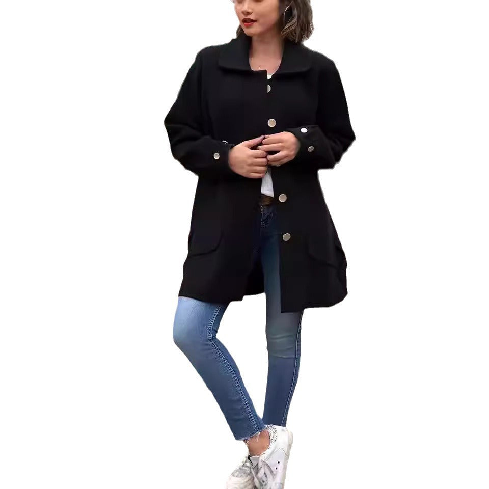 Women's fashionable coat with an oversized cut and practical pockets
