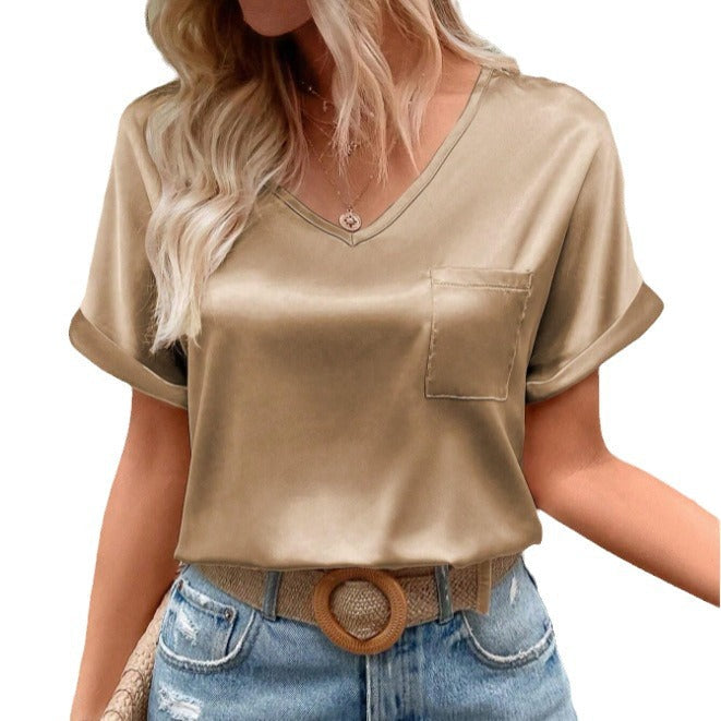 Women's satin V-neck T-shirt with chest pocket and relaxed fit, size