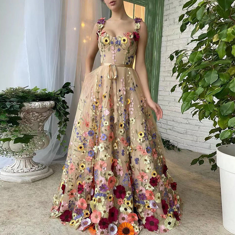 Women's tulle dress with floral embroidery and elegant waist belt, size