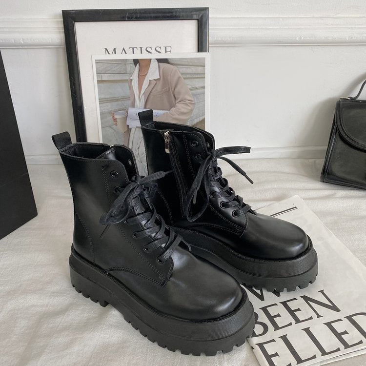 Women's lace-up boots with a sturdy platform sole and elegant upper, size S