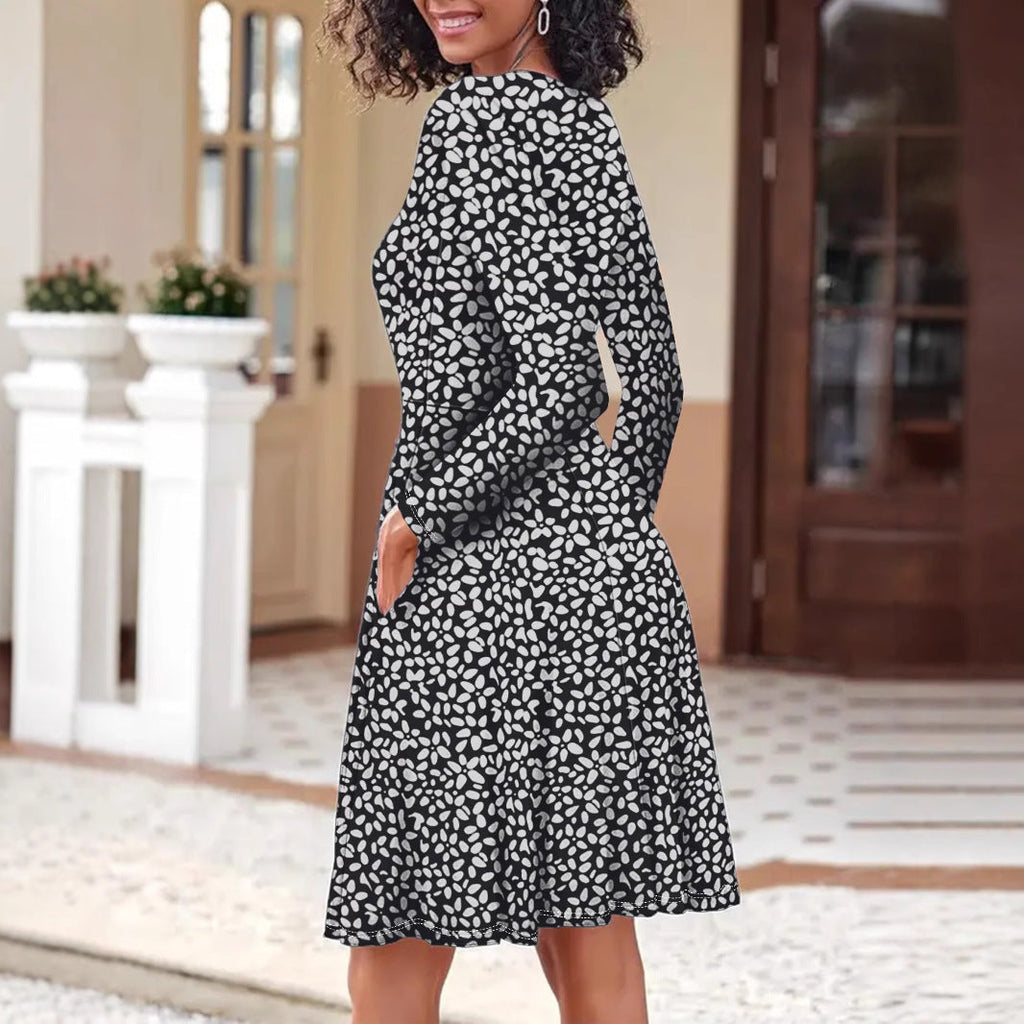 Women's blouse dress with floral design and practical pockets, size