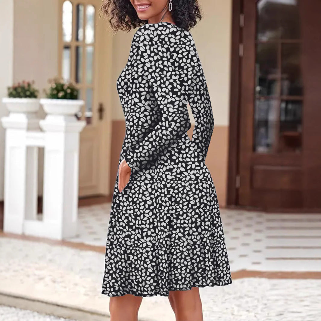 Women's blouse dress with floral design and practical pockets, size