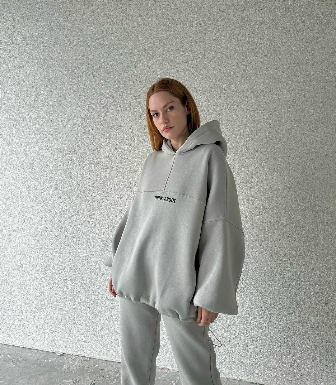 Damen bequemer Hoodie mit weitem Schnitt und praktischen Kängurutaschen GR