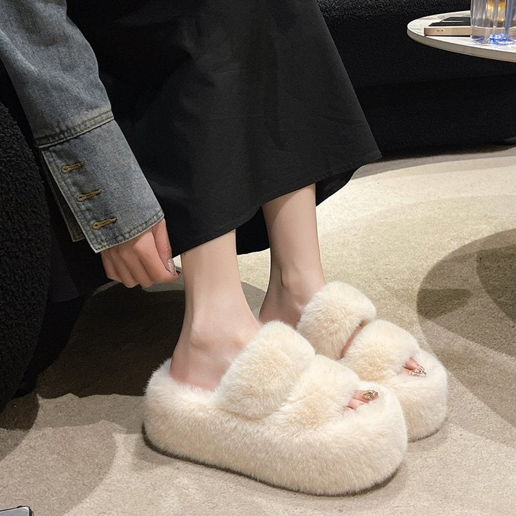 Women's fluffy slippers with comfortable padding and soft upper material, size S