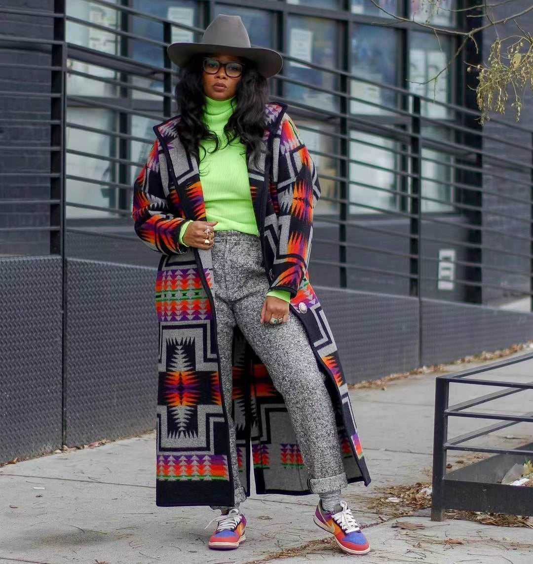 Damen Lange Strickjacke im bunten Ethno-Design und modernem Schnitt GR