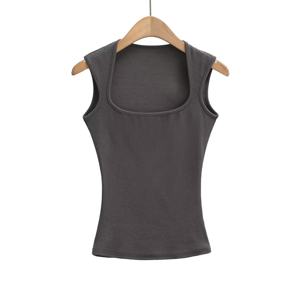 Women's sleeveless top made of soft, stretchy material, size