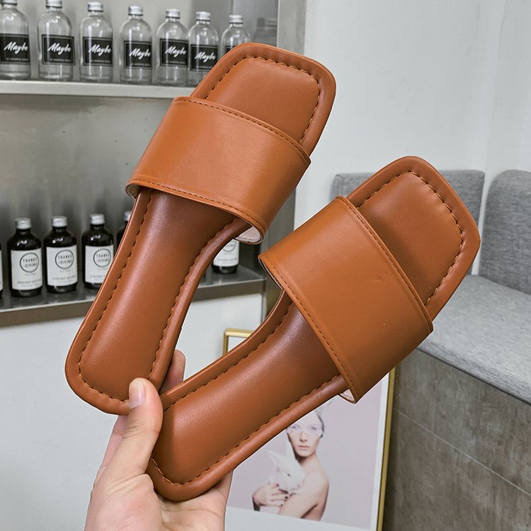 Women's open toe-post mules with an elegant design, size S