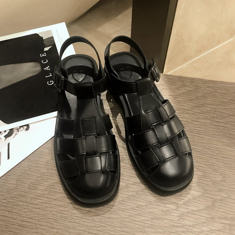 Women's elegant sandals with a sophisticated woven design and comfortable footbed, size GR
