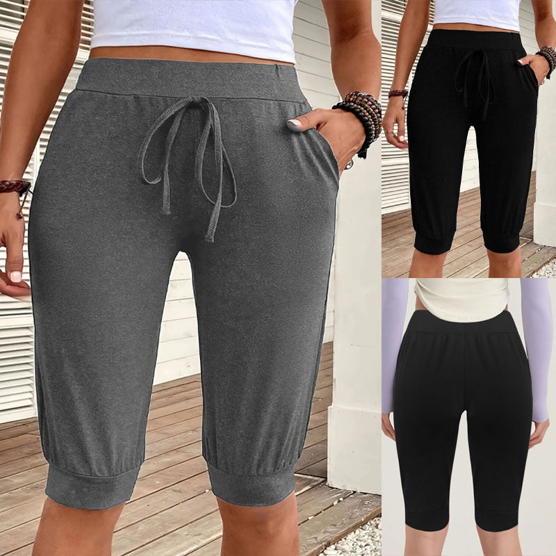 Women's comfortable jersey shorts with elastic waistband and practical side pockets, size S