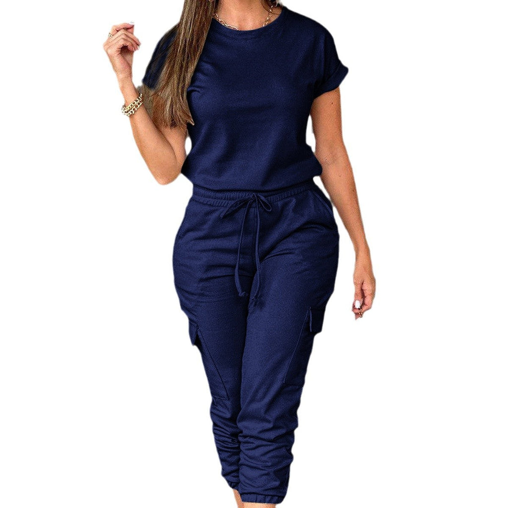 Women's jogging suit with a relaxed fit and practical pockets, size