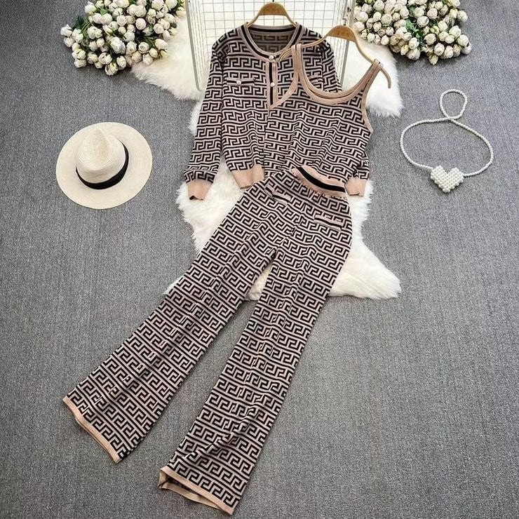 GR | Coffee-colored three-piece set with round neckline