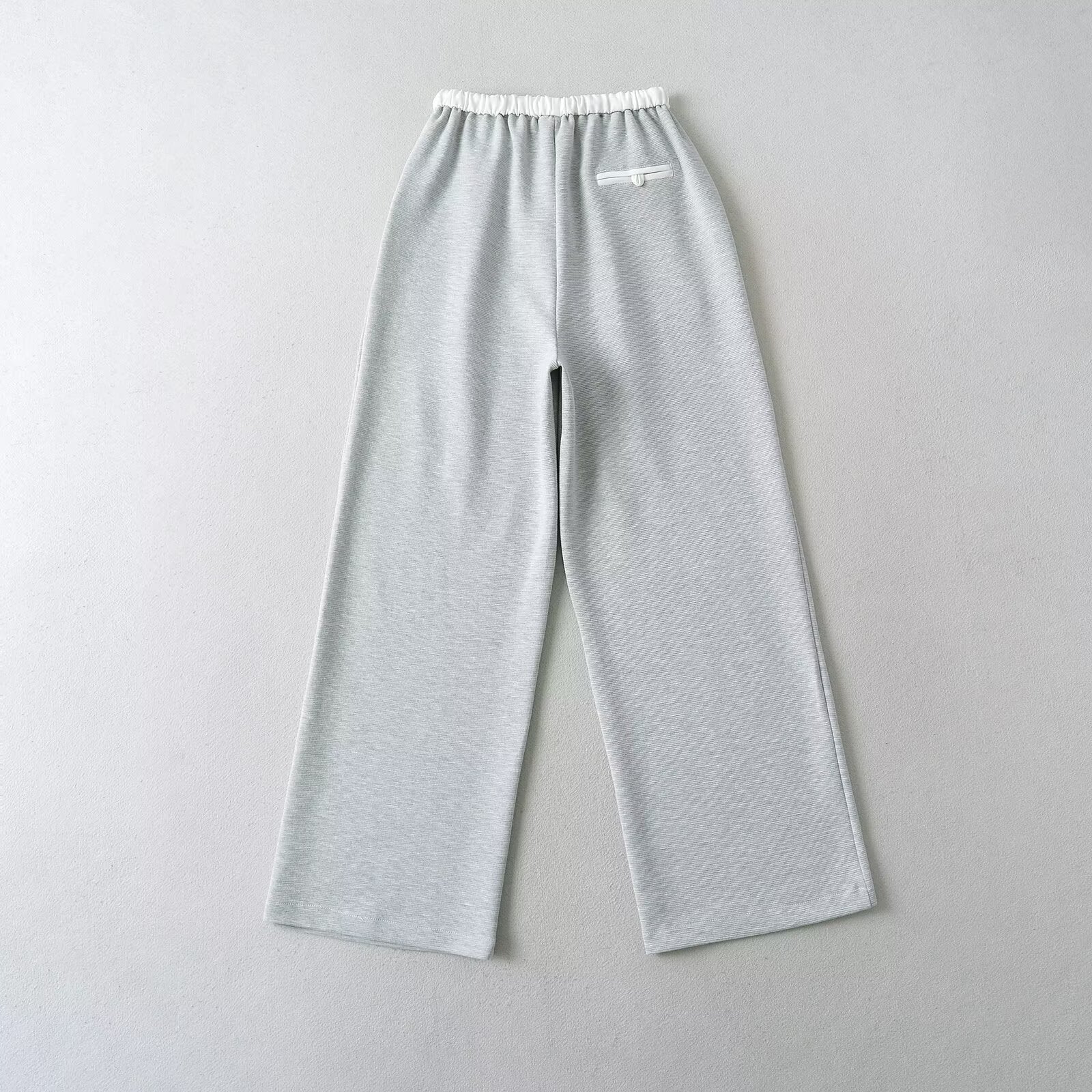 Women's comfortable sweatpants with elastic waistband and side pockets, size