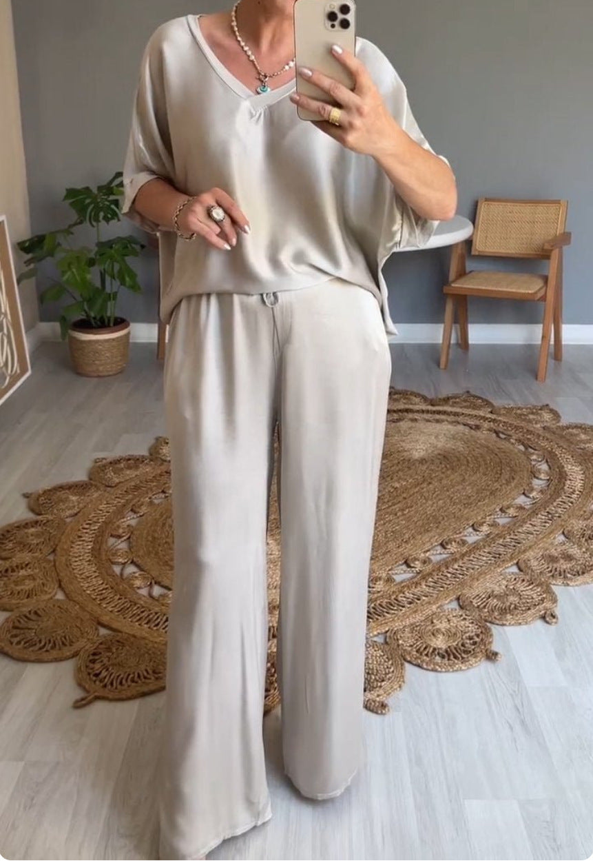 GR | Solid color, silky V-neck casual suit 