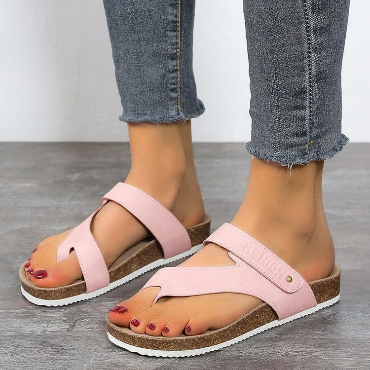 Women's flip-flops with comfortable footbed and modern cork design, size