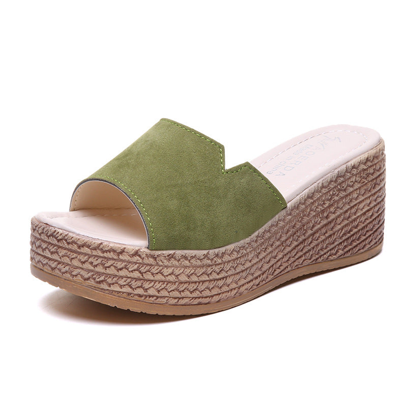 Women's wedge sandals with a modern crossover design and non-slip sole, size GR