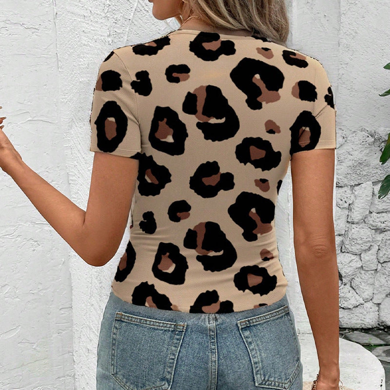 Damen T-Shirt mit modischem Leoprint und figurbetonendem Schnitt GR