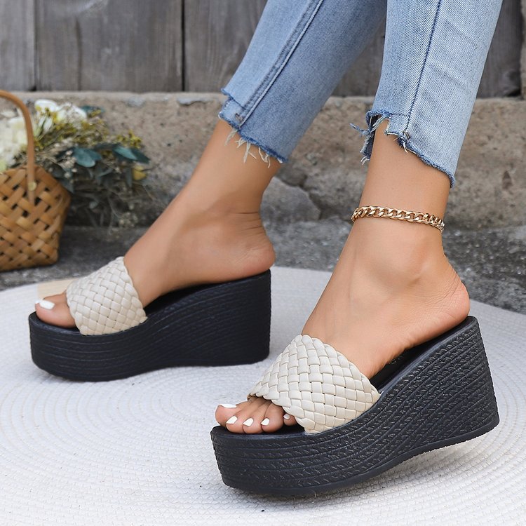 Women's wedge mules with woven upper and comfortable sole, size GR