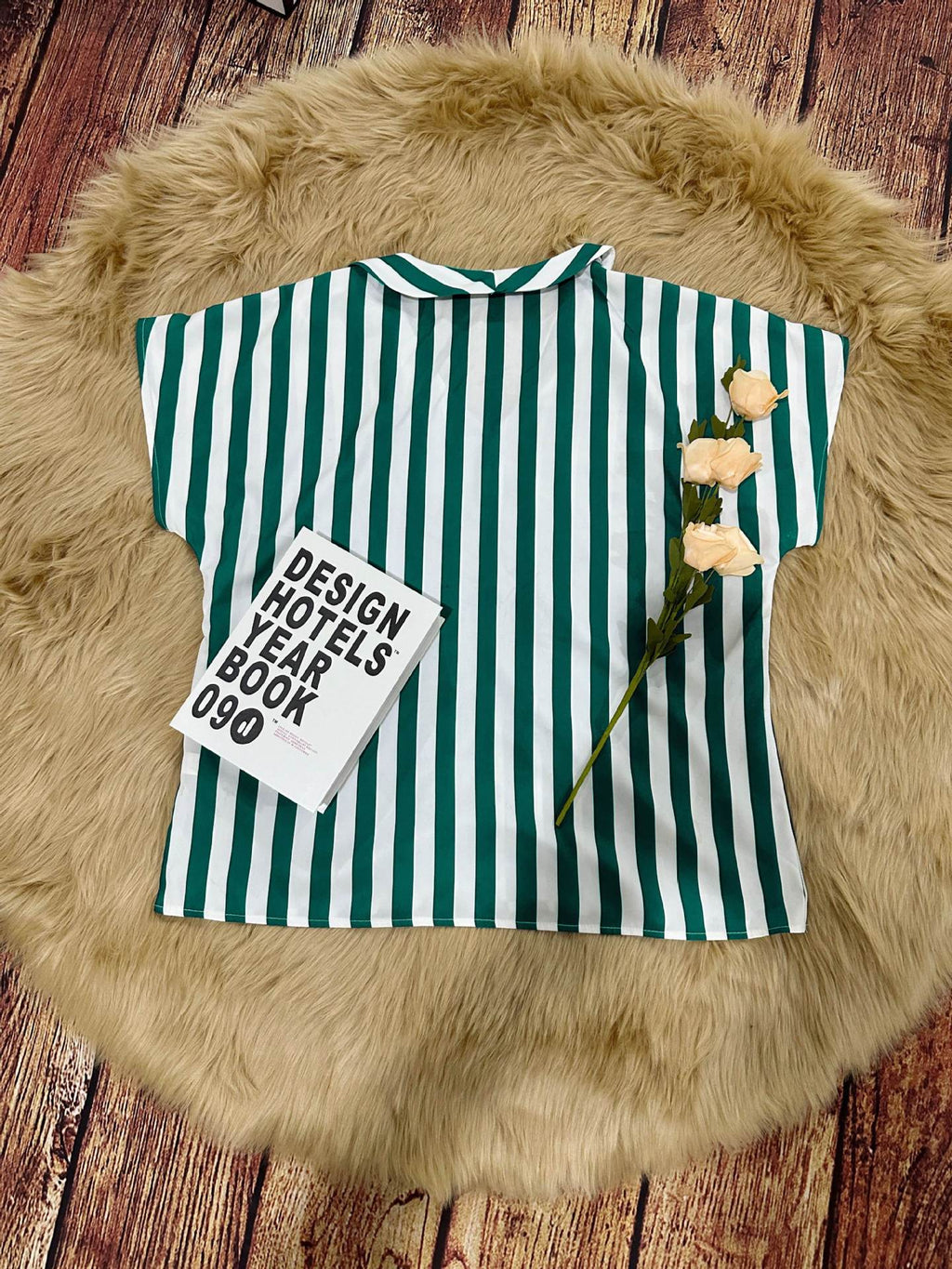 Women's blouse in an elegant striped design with a modern V-neck and short sleeves, size [size missing]