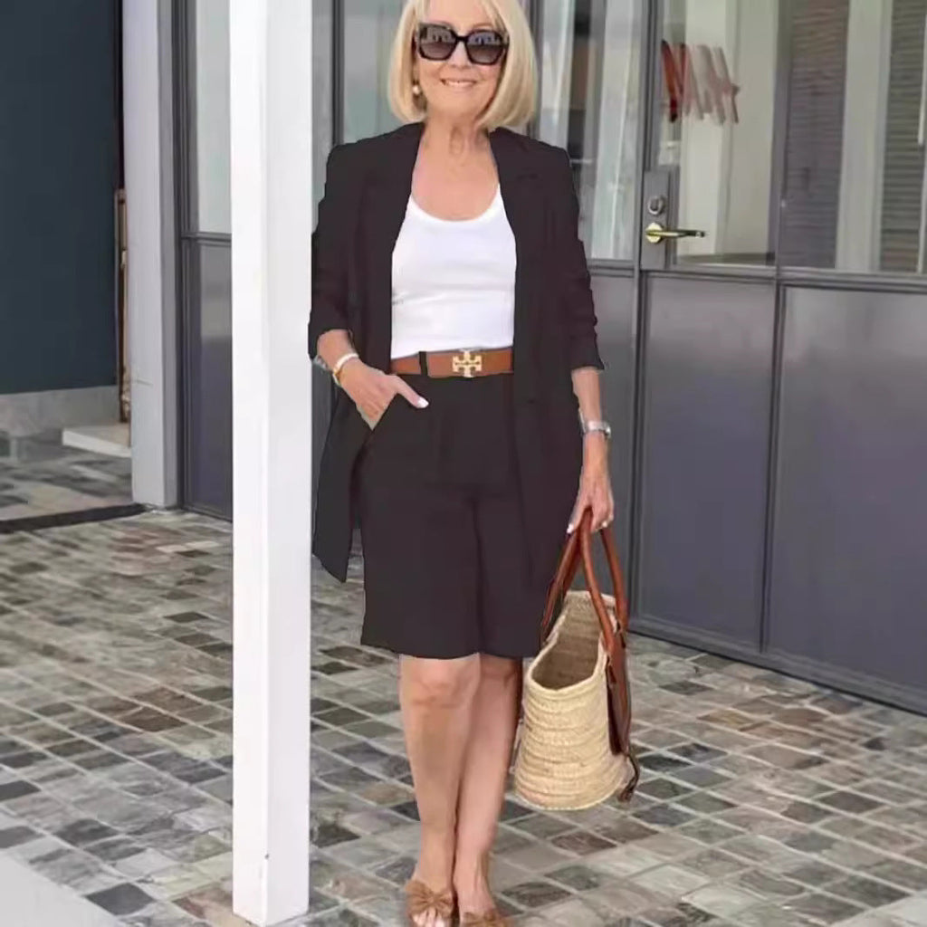 Women's elegant blazer and shorts ensemble with fashionable button detail and high-quality material, size S
