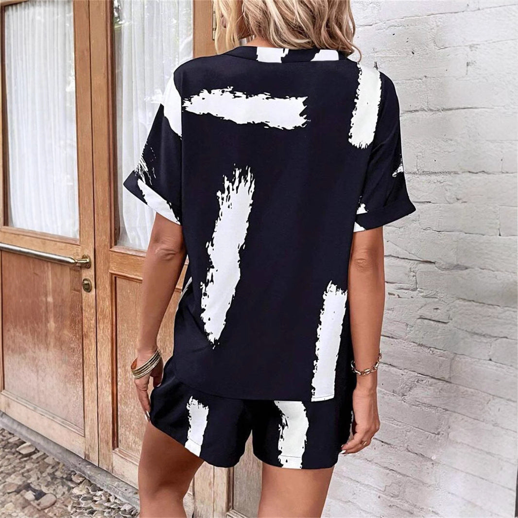 Women's casual short suit with a modern V-neck and stylish pockets, size S