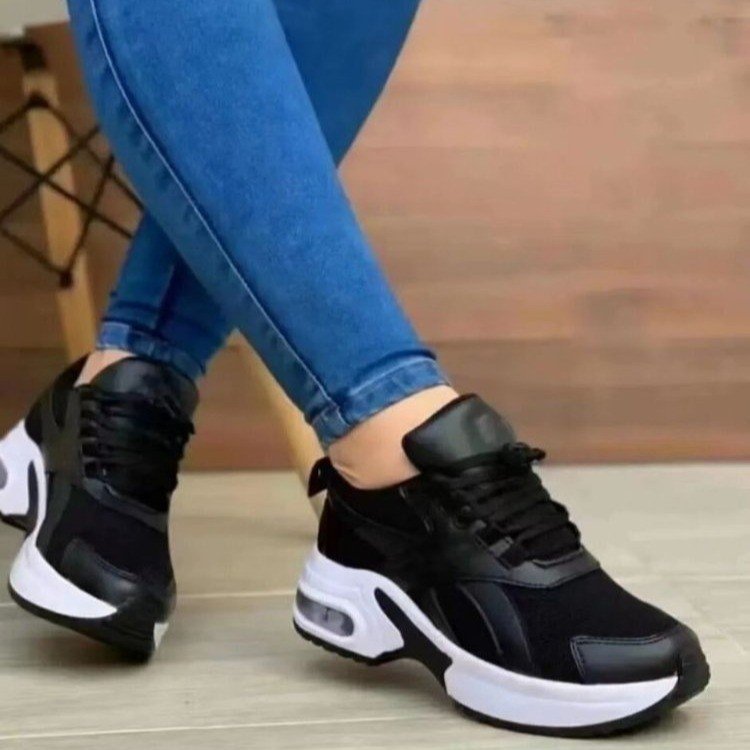 Women's sporty sneakers with breathable mesh upper and cushioned sole, size GR