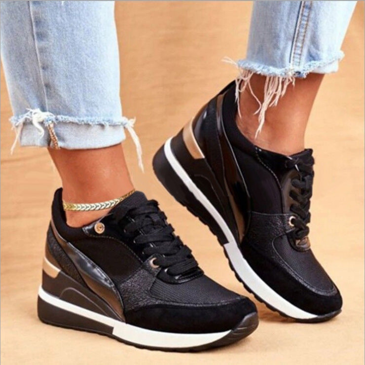 Women's fashionable sneakers with elegant metallic detail and sporty sole, size GR