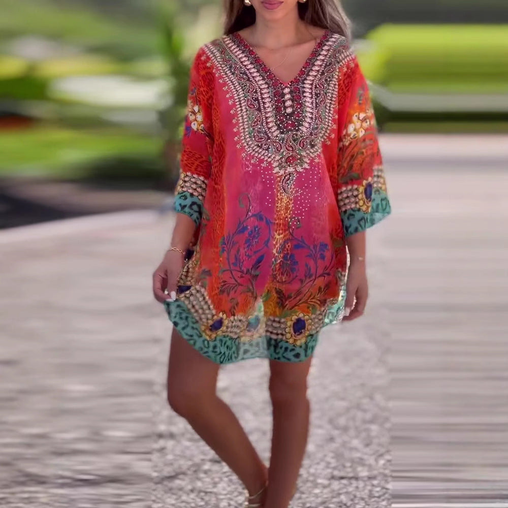 Damen Strandkleid im farbenfrohen Boho-Stil mit verspieltem Design und tiefem V-Ausschnitt GR
