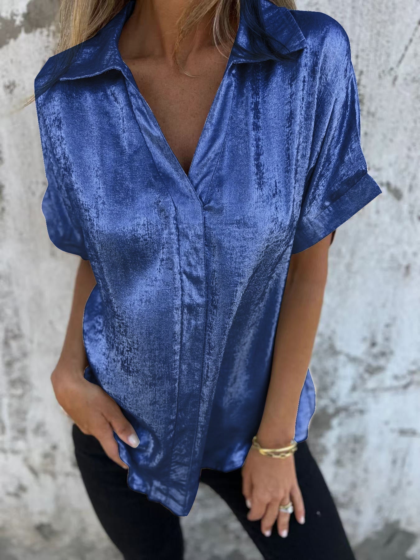 Damen Kurzarm-Seidenbluse mit elegantem Glanz und modischem Revers GR