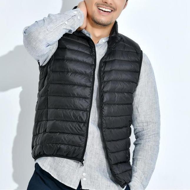 GR | Comfortable lightweight vest with zipper and pockets