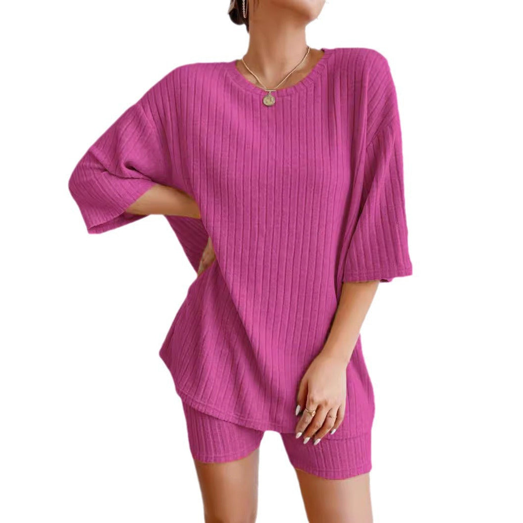 Women's comfortable short-sleeved set with ribbed knit and relaxed fit, size