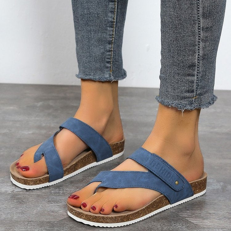 Women's flip-flops with comfortable footbed and modern cork design, size