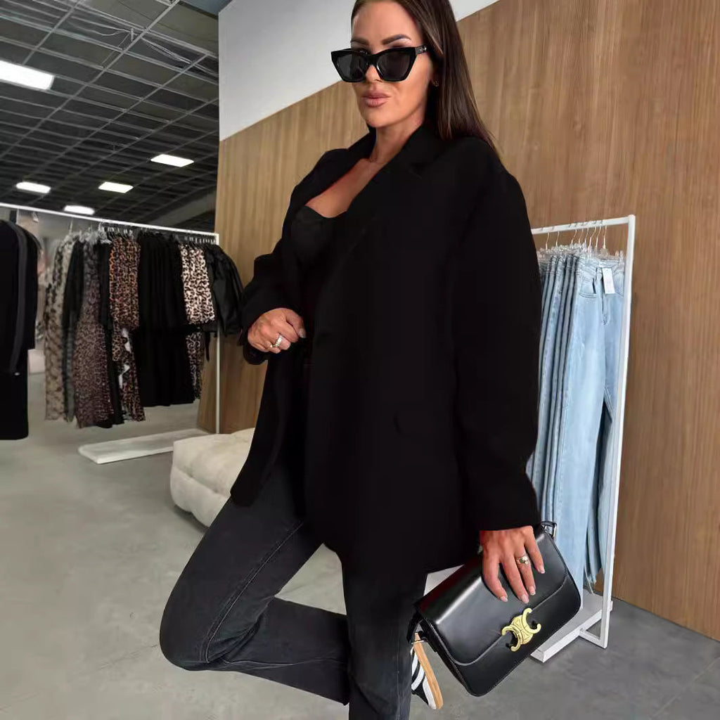 Women's oversized blazer with a classic cut