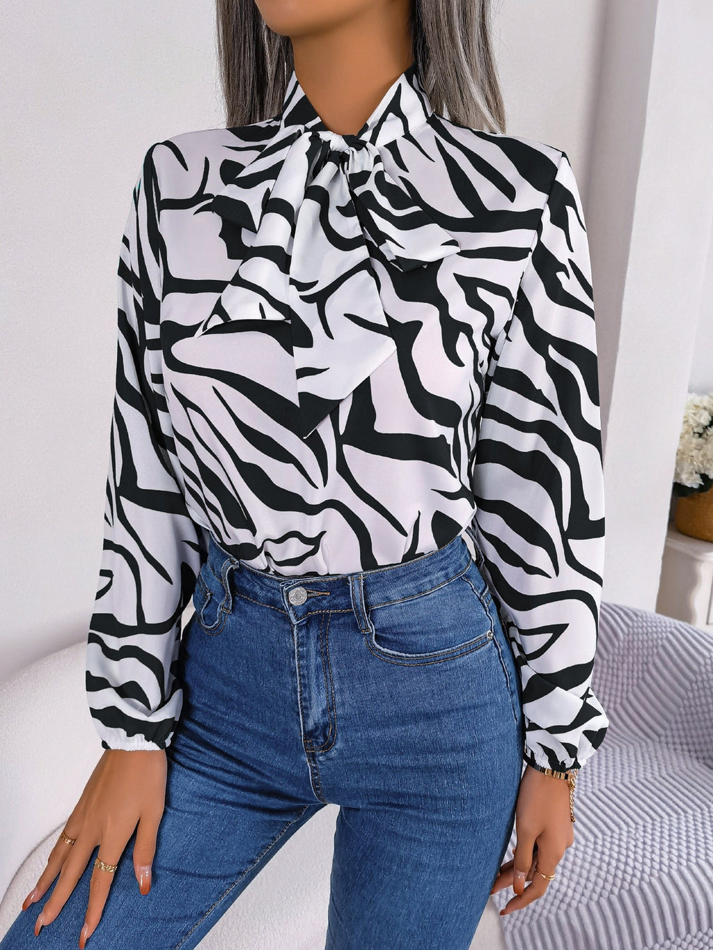 Damen Bluse mit modischem Zebra-Muster und elegantem Schleifenkragen GR