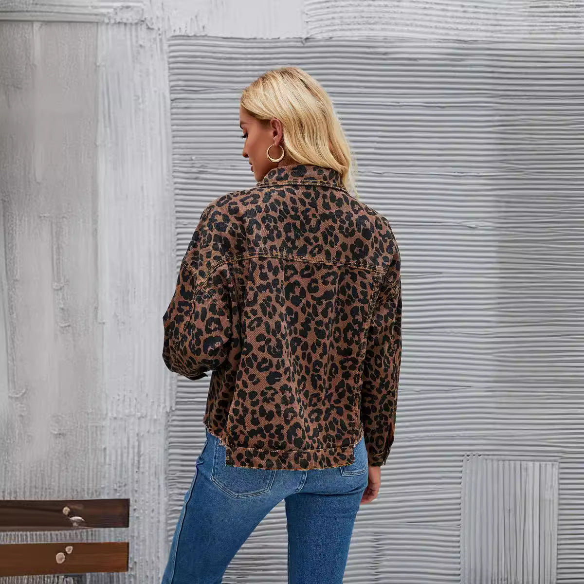 Women's denim jacket in a trendy leopard print design with a cool cut and casual details, size S