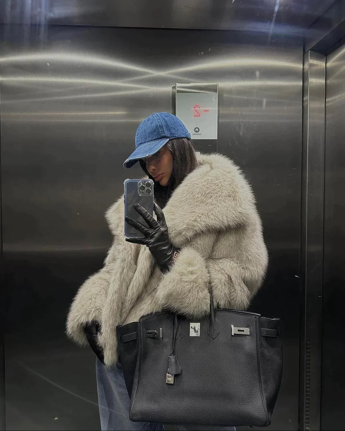 GR women's fur coat with a luxurious touch - Winter 2024 Edition 