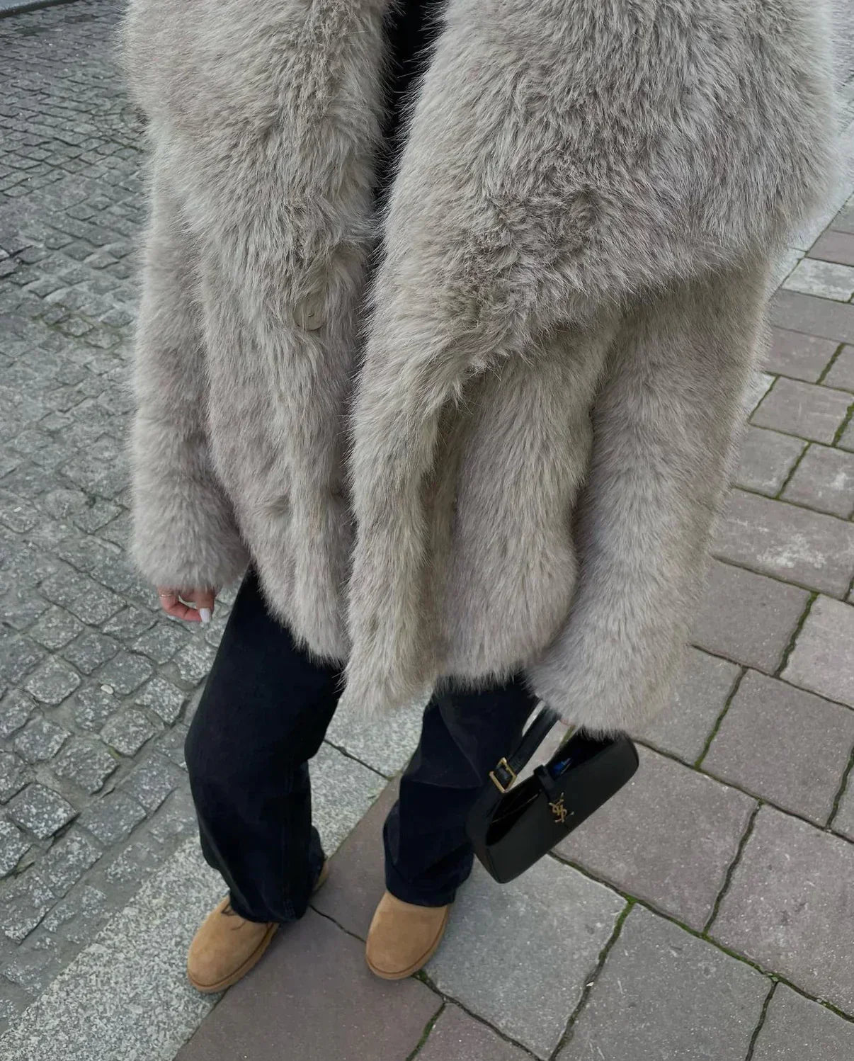 GR women's fur coat with a luxurious touch - Winter 2024 Edition 