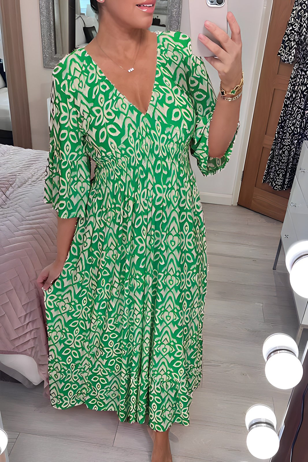 Dress with 3/4 sleeves and pattern