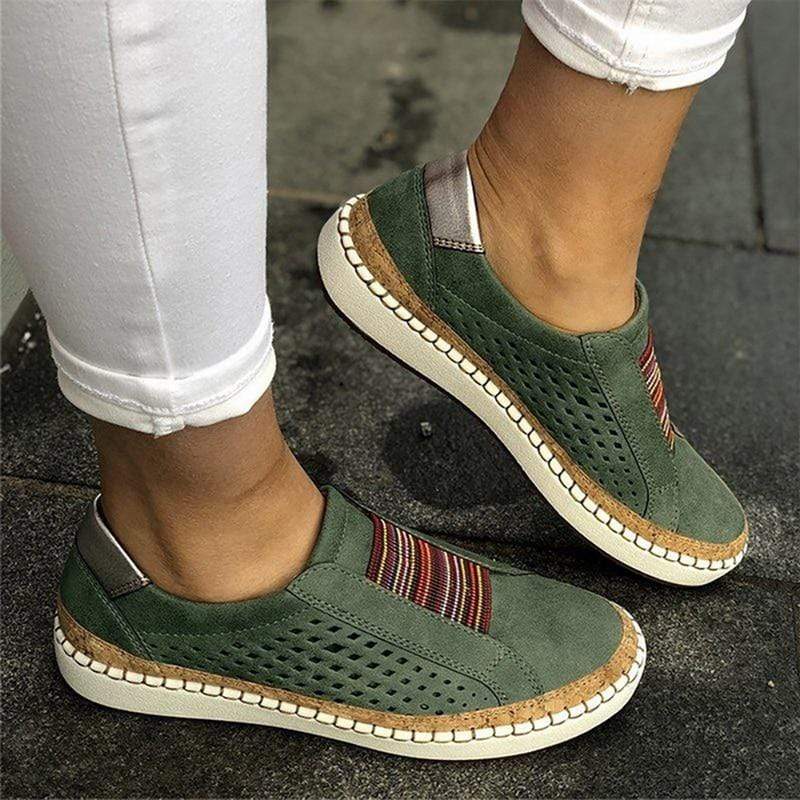 GR | Casual shoes with a flat, non-slip sole for added comfort