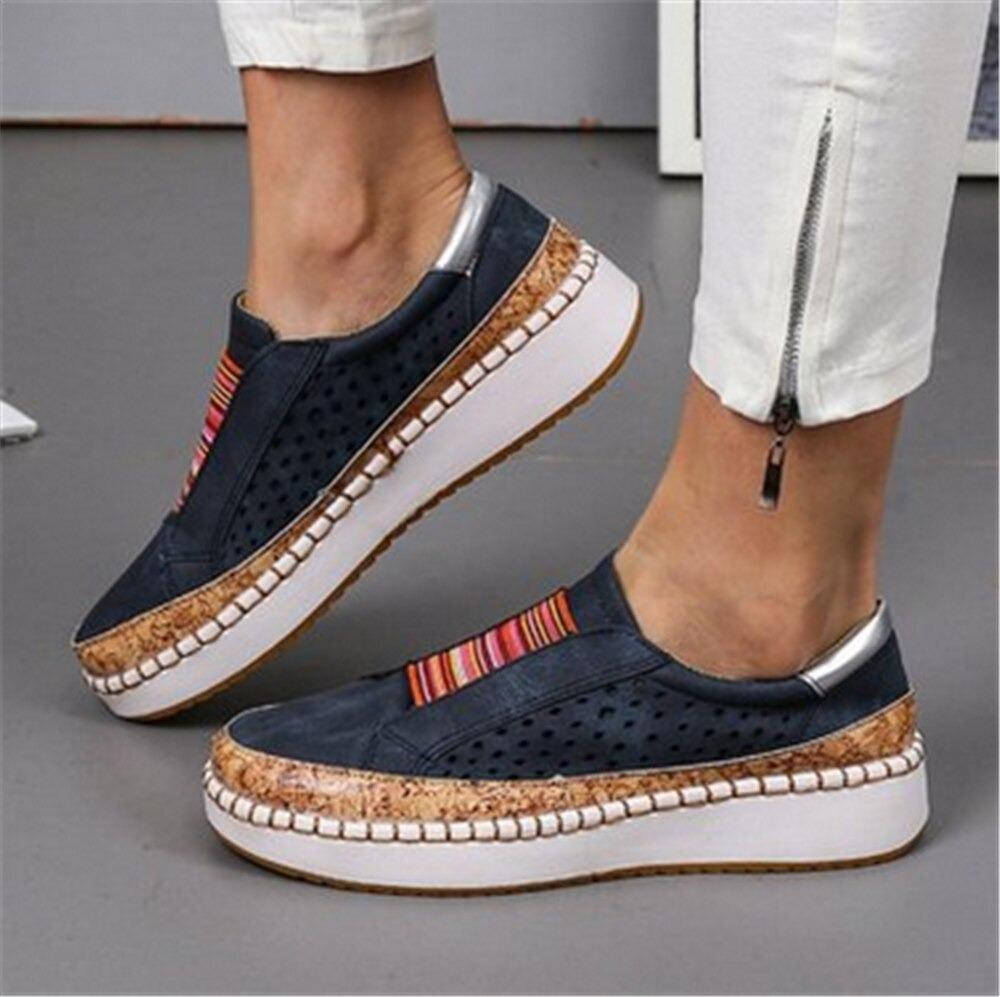 GR | Casual shoes with a flat, non-slip sole for added comfort