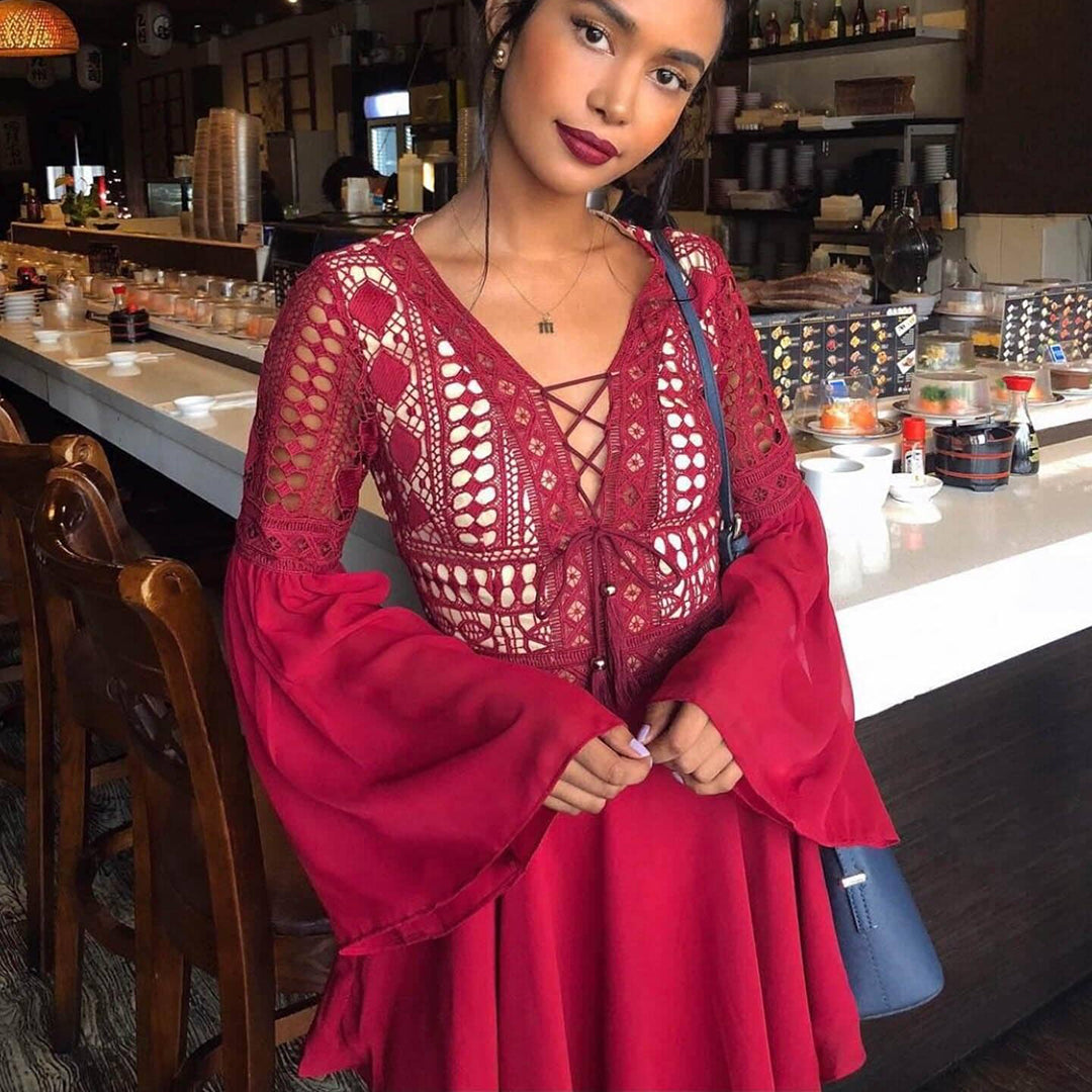 GR | Minikleid Boho Stil Flare Passform Tiefer V-Ausschnitt Lange Trompetärmel