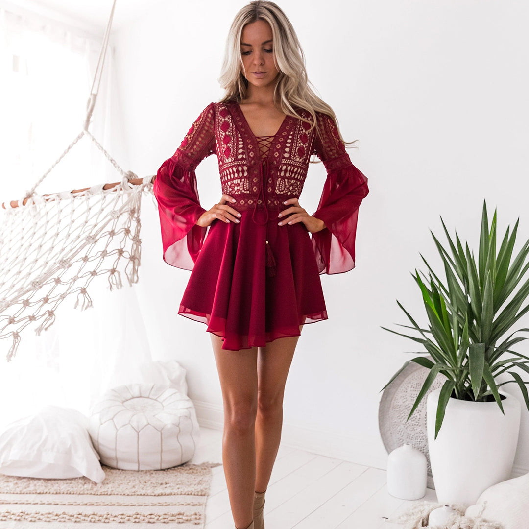 GR | Minikleid Boho Stil Flare Passform Tiefer V-Ausschnitt Lange Trompetärmel