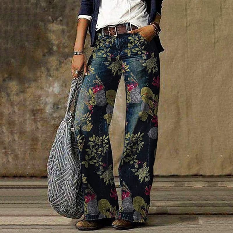 GR | High-waisted, wide-leg trousers with a floral pattern. Airy and comfortable.